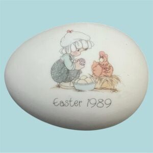 Precious Moment - Easter 1989 Decorative Egg with Child and Chick Design